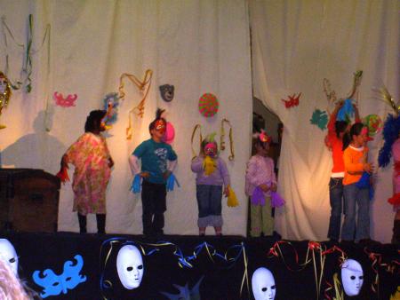 spectacle de carnaval a l'ecole (oceane)