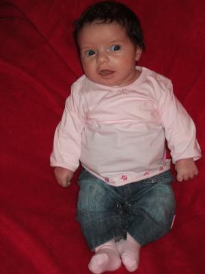 la petite julie a 1 mois