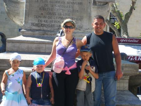 ma ptite famille avec lindsay la fille de olive a notre gauche.