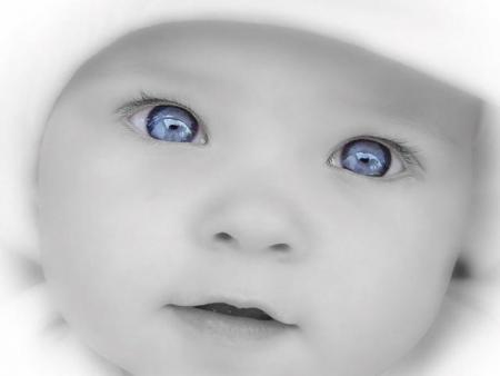 trop beau yeux.