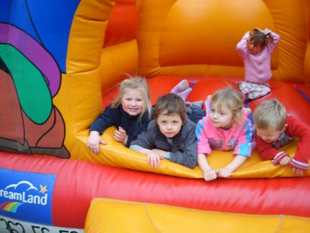 anniversaire de ma fille a la maison avec ses copains copines , c'etais superrrr