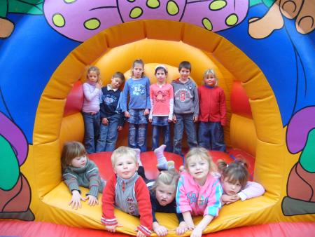 anniversaire de ma fille a la maison avec ses copains copines , c'etais superrrr