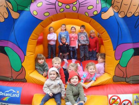anniversaire de ma fille a la maison avec ses copains copines , c'etais superrrr