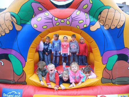 anniversaire de ma fille a la maison avec ses copains copines , c'etais superrrr