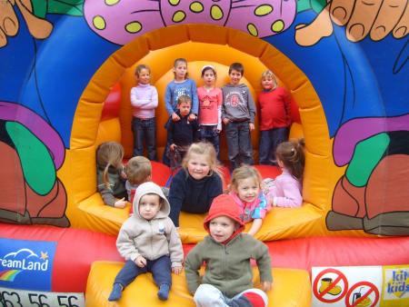 anniversaire de ma fille a la maison avec ses copains copines , c'etais superrrr