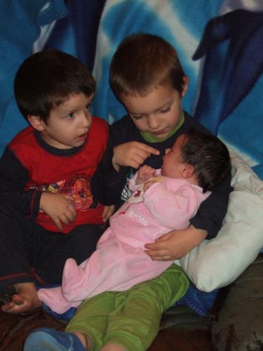 voila les trois ptit chou de ma copine ils sont trop mignon je les adore bisou mes loulous.